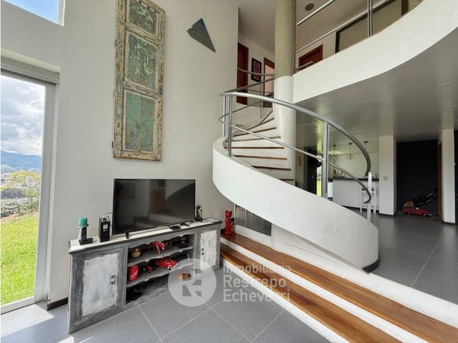 Casa de 3 alcobas en arriendo en Alhambra, Manizales, 277 m² · foto 4 de 15
