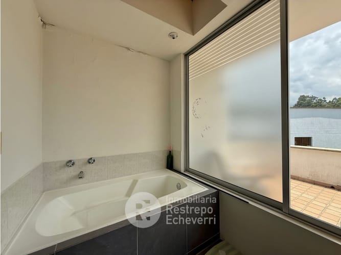 Casa de 3 alcobas en arriendo en Alhambra, Manizales, 277 m² · foto 11 de 15
