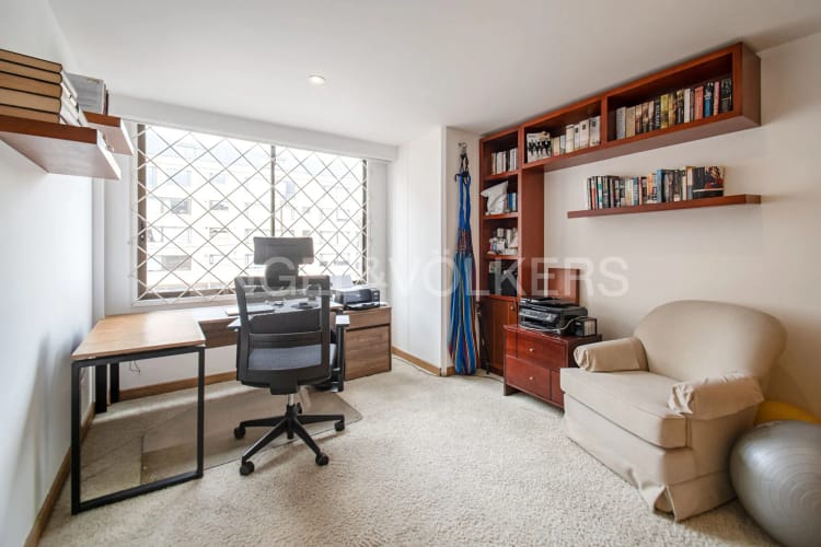 Apartamento de 3 alcobas en venta en Chicó Navarra, Bogotá, 196 m² · foto 15 de 18