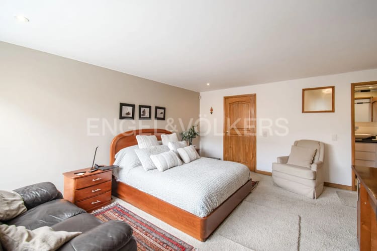 Apartamento de 3 alcobas en venta en Chicó Navarra, Bogotá, 196 m² · foto 13 de 18