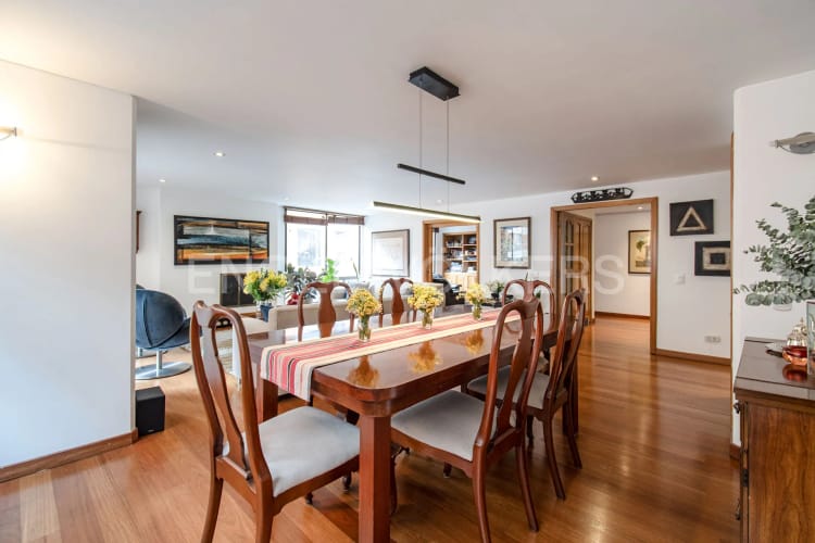 Apartamento de 3 alcobas en venta en Chicó Navarra, Bogotá, 196 m² · foto 7 de 18