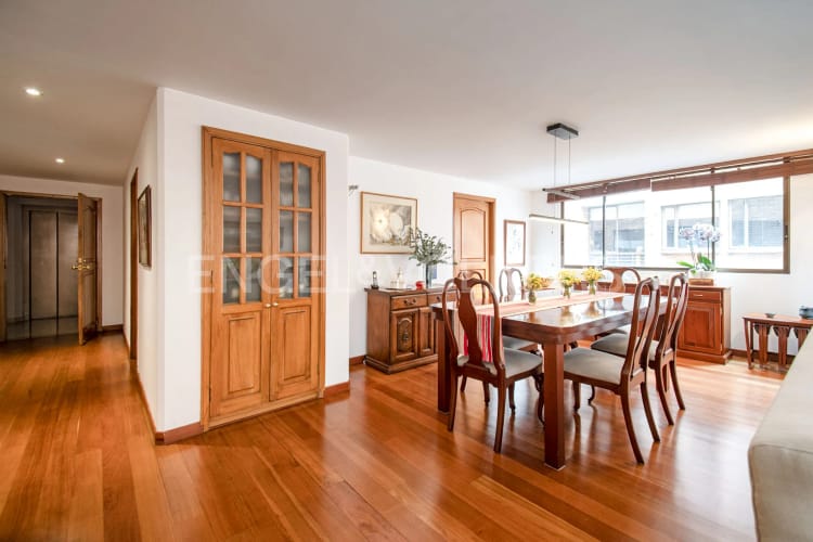 Apartamento de 3 alcobas en venta en Chicó Navarra, Bogotá, 196 m² · foto 5 de 18