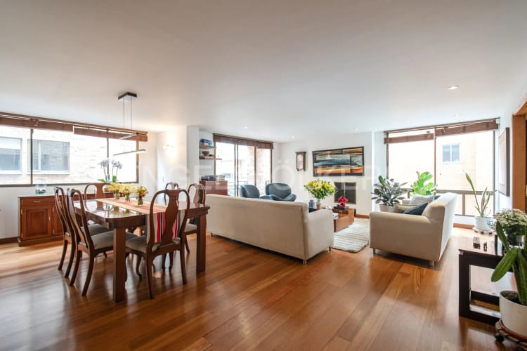 Apartamento de 3 alcobas en venta en Chicó Navarra, Bogotá, 196 m² · foto 4 de 18