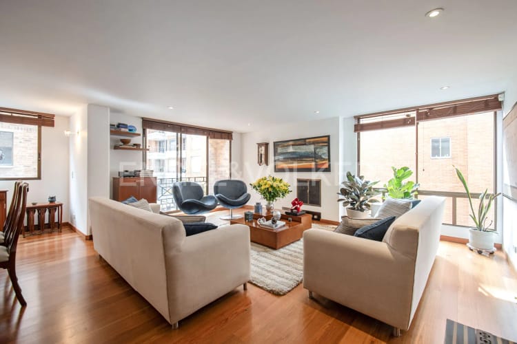 Apartamento de 3 alcobas en venta en Chicó Navarra, Bogotá, 196 m² · foto 3 de 18