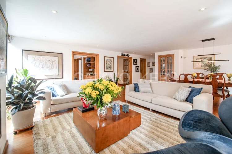 Apartamento de 3 alcobas en venta en Chicó Navarra, Bogotá, 196 m² · foto 2 de 18