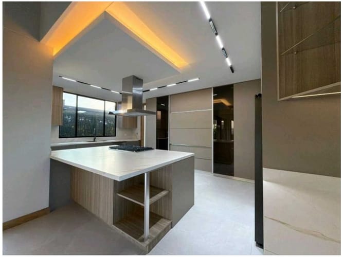 Casa de 5 alcobas en venta en Llano Grande, Rionegro, 466 m² · foto 5 de 14