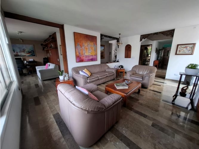 Apartamento de 3 alcobas en venta en Santa Teresita, Cali, 264 m² · foto 3 de 23