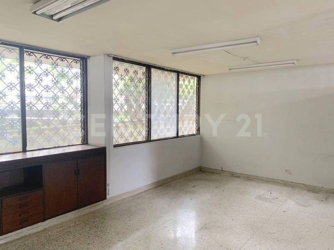 Casa de 3 alcobas en venta en Santa Rita, Cali, 525 m² · foto 2 de 17