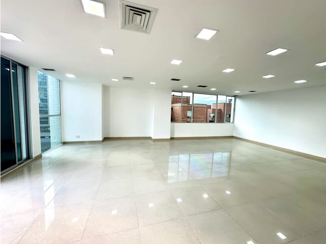 Oficina en arriendo en Milla De Oro, Medellín, 78 m² · foto 2 de 11