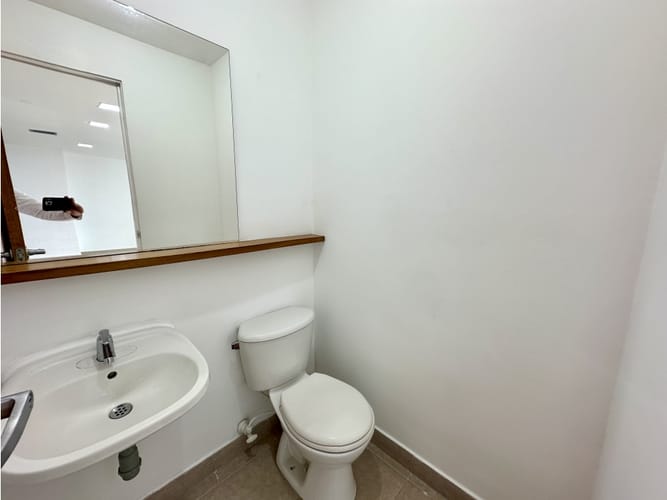 Oficina en arriendo en Milla De Oro, Medellín, 78 m² · foto 9 de 11