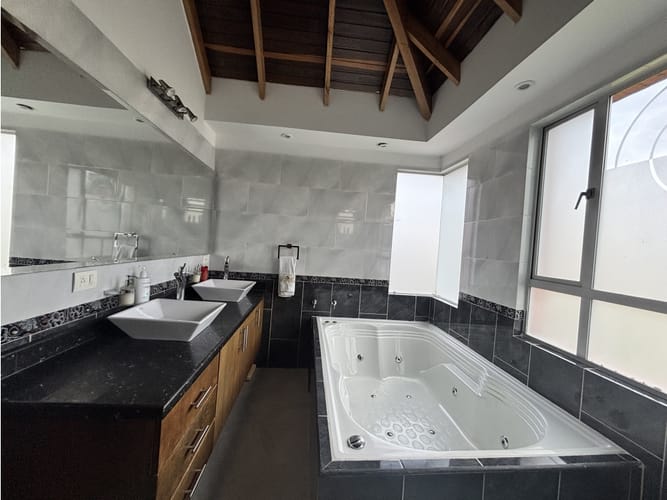 Casa de 4 alcobas en venta en Camino La Floresta, Chía, 250 m² · foto 16 de 24