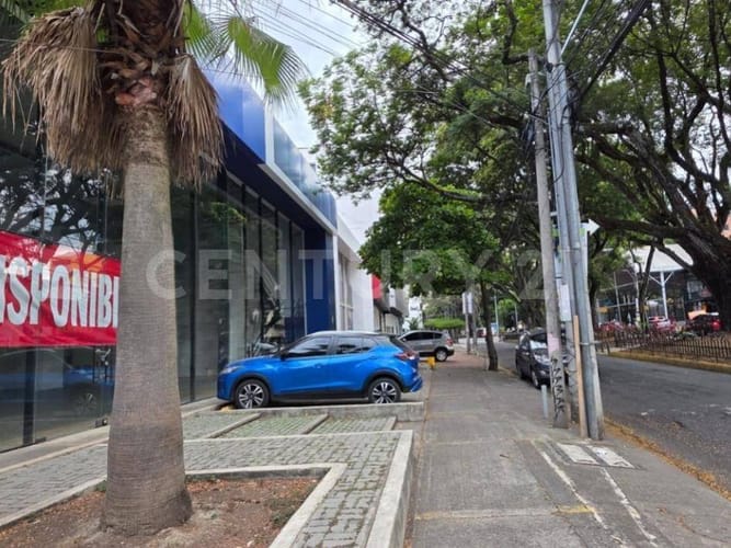 Local en arriendo en Santa Monica, Cali, 440 m² · foto 3 de 12
