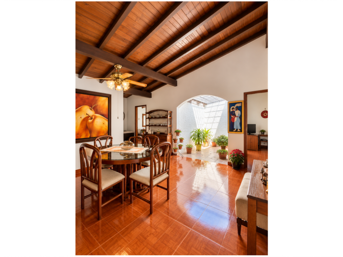Casa de 3 alcobas en venta en La Almeria, Medellín, 201 m² · foto 2 de 12