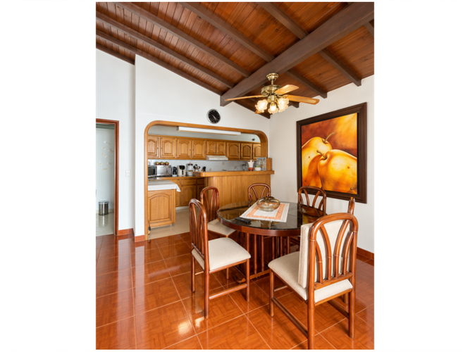 Casa de 3 alcobas en venta en La Almeria, Medellín, 201 m² · foto 3 de 12
