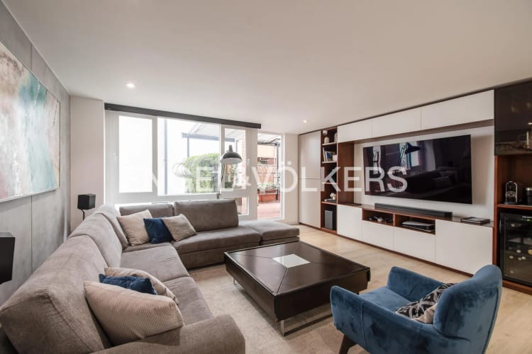 Apartamento de 3 alcobas en venta en Chico Norte, Bogotá, 148 m² · foto 2 de 17