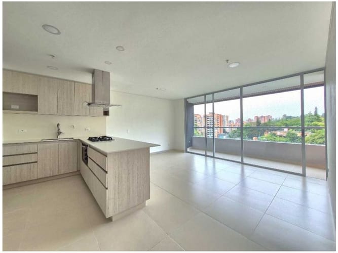 Apartamento de 3 alcobas en venta en La Inmaculada, Envigado, 101 m² · foto 2 de 16
