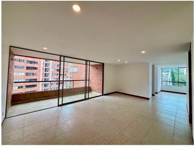 Apartamento de 3 alcobas en venta en Los Parra, Medellín, 130 m² · foto 2 de 24