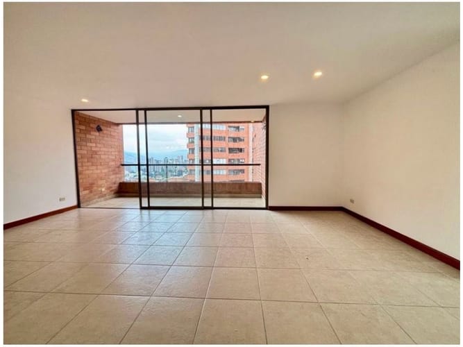 Apartamento de 3 alcobas en venta en Los Parra, Medellín, 130 m² · foto 3 de 24