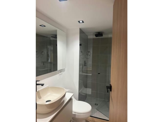 Apartamento de 2 alcobas en venta en El Poblado, Medellín, 101 m² · foto 4 de 7