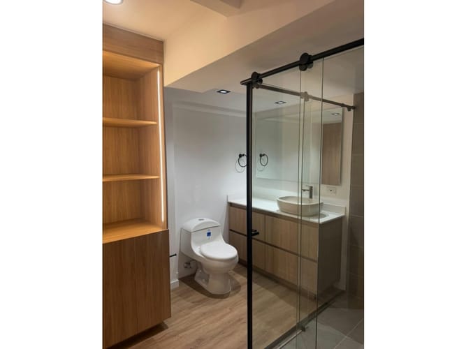 Apartamento de 2 alcobas en venta en El Poblado, Medellín, 101 m² · foto 5 de 7