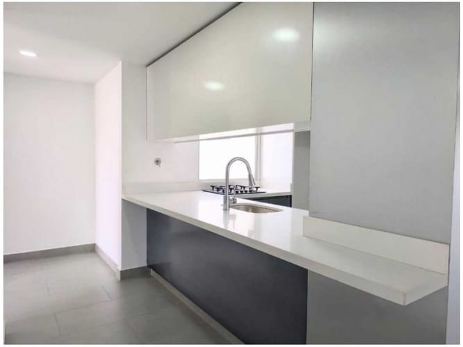 Apartamento de 3 alcobas en venta en La Castellana, Medellín, 104 m² · foto 3 de 9