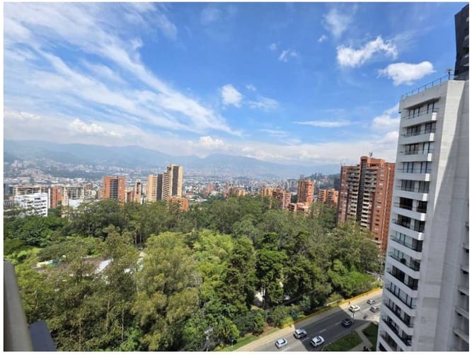 Apartamento de 3 alcobas en venta en Oviedo, Medellín, 126 m² · foto 8 de 20