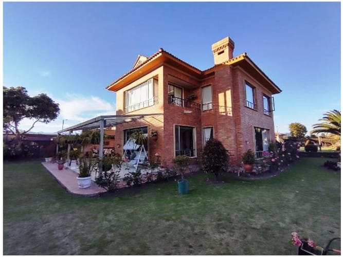 Casa de 3 alcobas en venta en Bojaca, Chía, 450 m² · foto 2 de 24