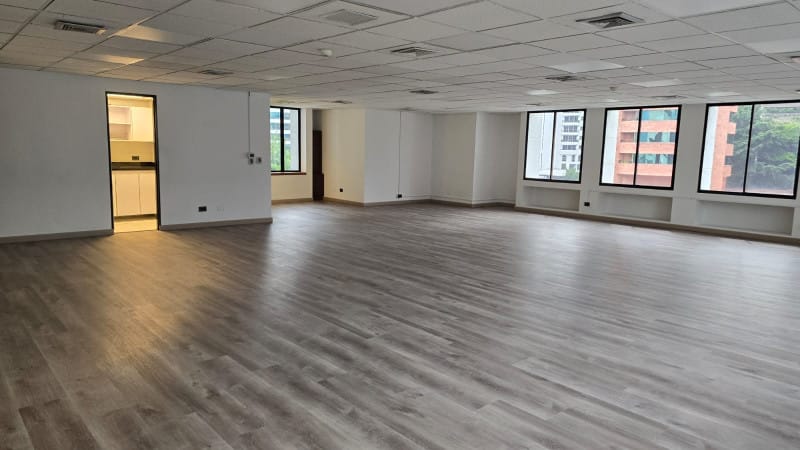 Oficina en arriendo en La Aguacatala, Medellín, 130 m² · foto 3 de 13