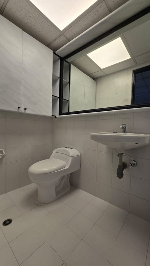 Oficina en arriendo en La Aguacatala, Medellín, 130 m² · foto 8 de 13