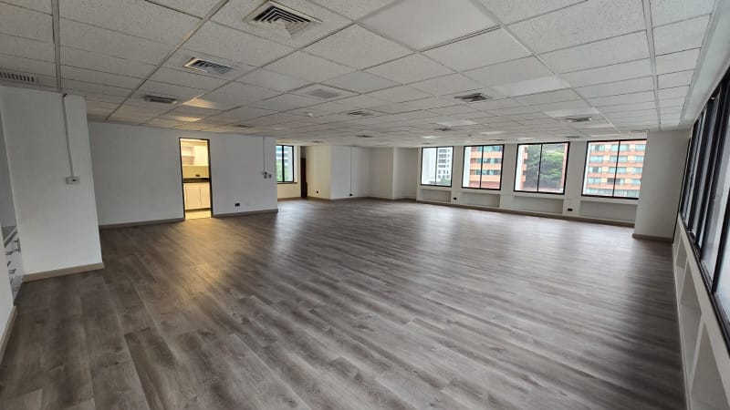 Oficina en arriendo en La Aguacatala, Medellín, 130 m² · foto 9 de 13
