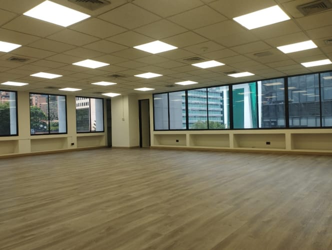 Oficina en arriendo en La Aguacatala, Medellín, 130 m² · foto 12 de 13