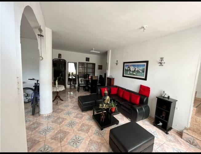 Casa de 6 alcobas en venta en Cristobal Colon, Cali, 255 m² · foto 3 de 17
