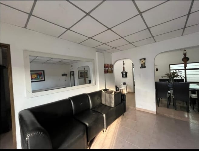 Casa de 6 alcobas en venta en Cristobal Colon, Cali, 255 m² · foto 4 de 17