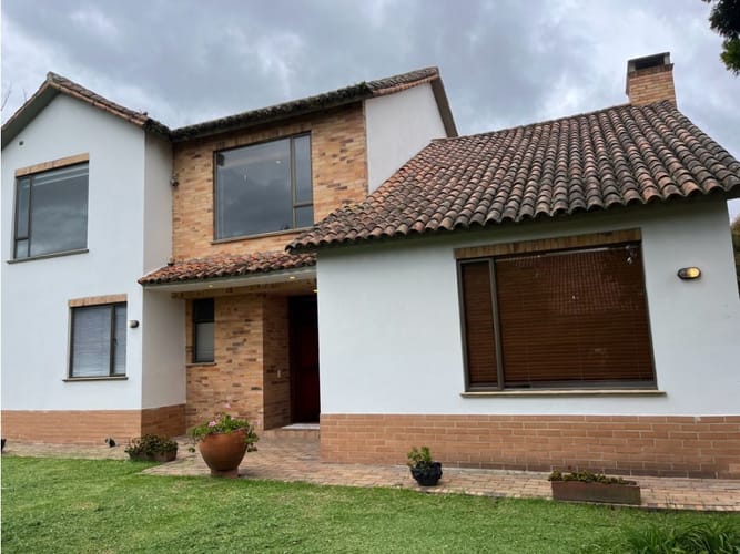Casa de 3 alcobas en venta en Calahorra, Chía, 220 m² · foto 2 de 24