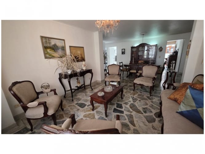 Apartamento de 3 alcobas en venta en Rosales, Medellín, 183 m² · foto 2 de 13