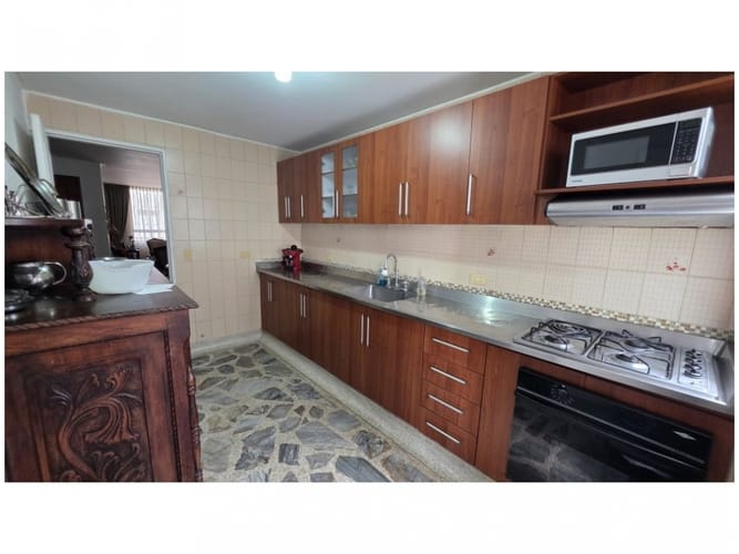 Apartamento de 3 alcobas en venta en Rosales, Medellín, 183 m² · foto 6 de 13