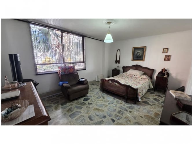 Apartamento de 3 alcobas en venta en Rosales, Medellín, 183 m² · foto 7 de 13