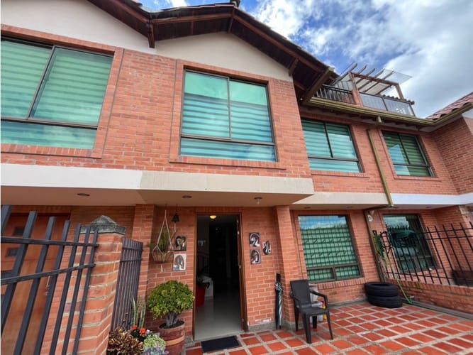 Casa de 4 alcobas en venta en Cota, 140 m² · foto 2 de 24