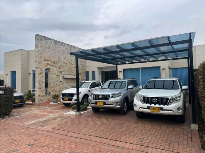 Casa de 3 alcobas en venta en Villa Olimpica, Cajicá, 260 m² · foto 2 de 24