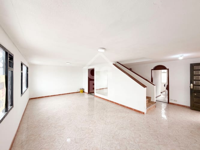 Casa de 6 alcobas en arriendo en Normandia, Bogotá, 321 m² · foto 4 de 24