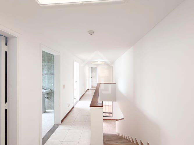 Casa de 6 alcobas en arriendo en Normandia, Bogotá, 321 m² · foto 10 de 24