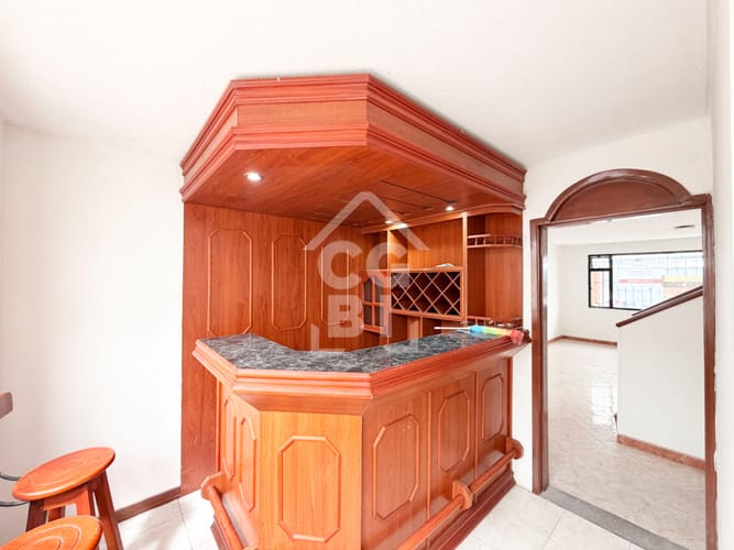 Casa de 6 alcobas en arriendo en Normandia, Bogotá, 321 m² · foto 8 de 24