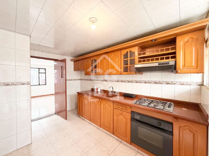 Casa de 6 alcobas en arriendo en Normandia, Bogotá, 321 m² · foto 7 de 24