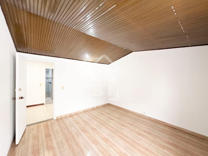 Casa de 6 alcobas en arriendo en Normandia, Bogotá, 321 m² · foto 16 de 24