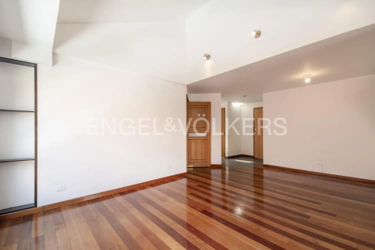 Apartamento de 3 alcobas en venta en Chicó Navarra, Bogotá, 116 m² · foto 2 de 13