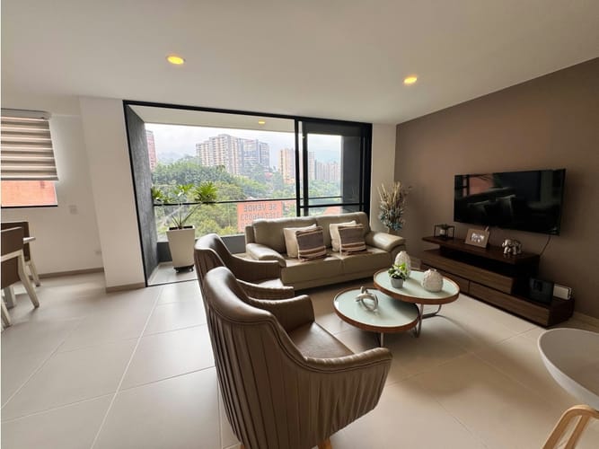 Apartamento de 3 alcobas en venta en Loma De Las Brujas, Envigado, 82 m² · foto 2 de 4