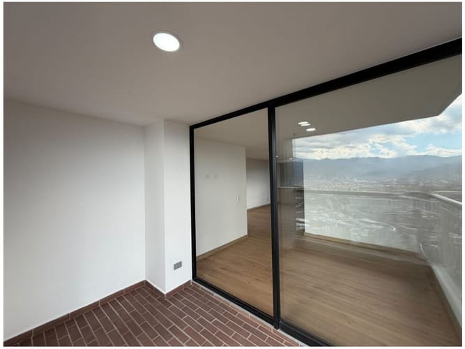 Apartamento de 3 alcobas en venta en Loma Del Indio, Medellín, 101 m² · foto 4 de 17