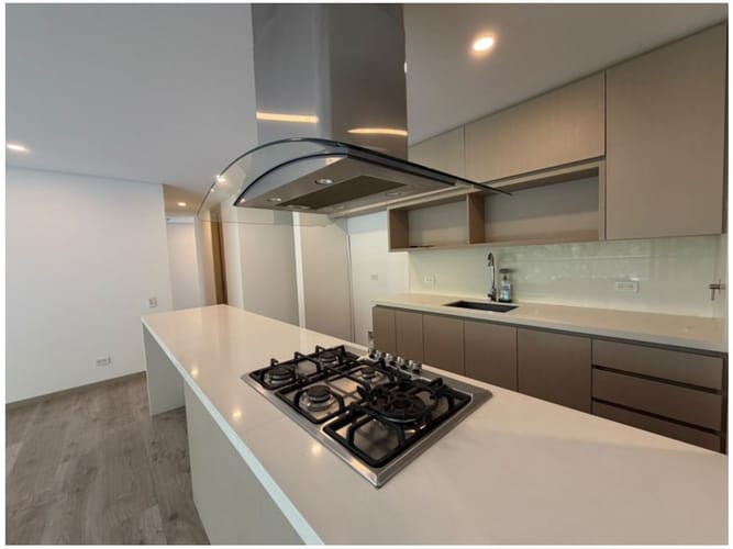 Apartamento de 3 alcobas en venta en Altos Del Poblado, Medellín, 102 m² · foto 5 de 14