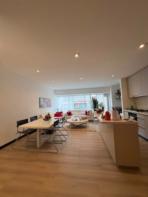 Apartamento de 2 alcobas en arriendo en El Virrey, Bogotá, 95 m² · foto 2 de 15
