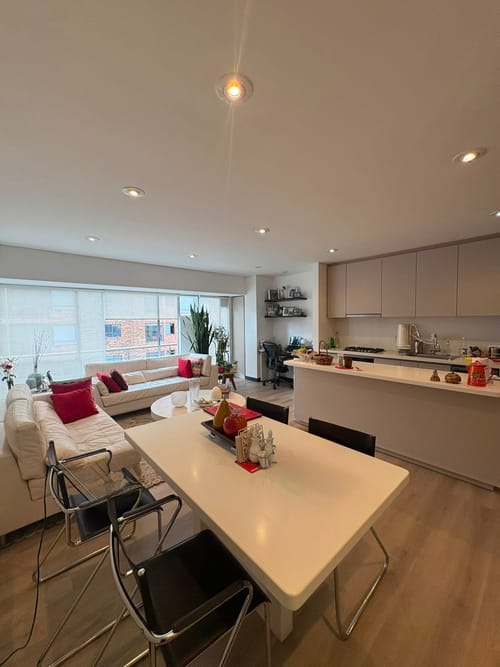 Apartamento de 2 alcobas en arriendo en El Virrey, Bogotá, 95 m² · foto 4 de 15